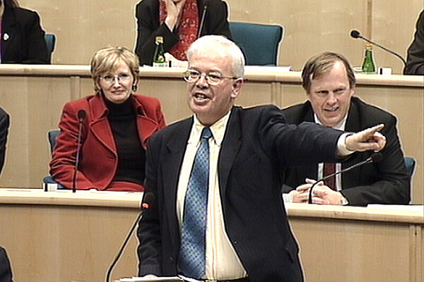 Jim Wallace as acting First Minister of Scotland